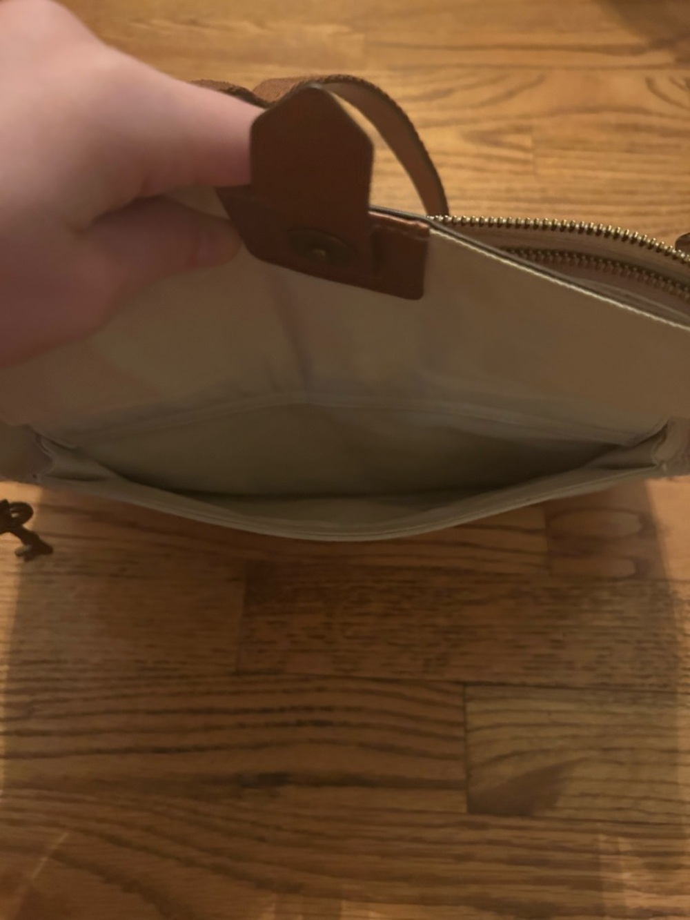 Fossil Women’s Tan Cream Retro/Vintage Inspired Classic Minimalist Shoulder Bag - Picture 7 of 11